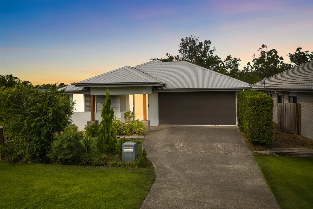 North Lakes 4 Bedroom Modern Family Living with Flexibility in Prime North Lakes Position