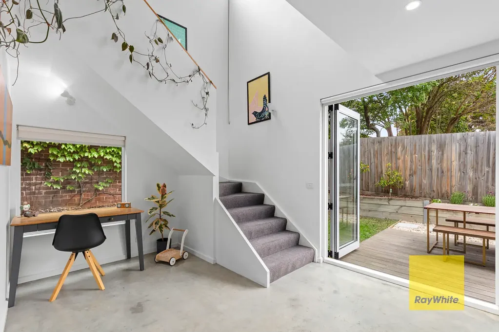 5 Dundee Place, Newtown, VIC 3220