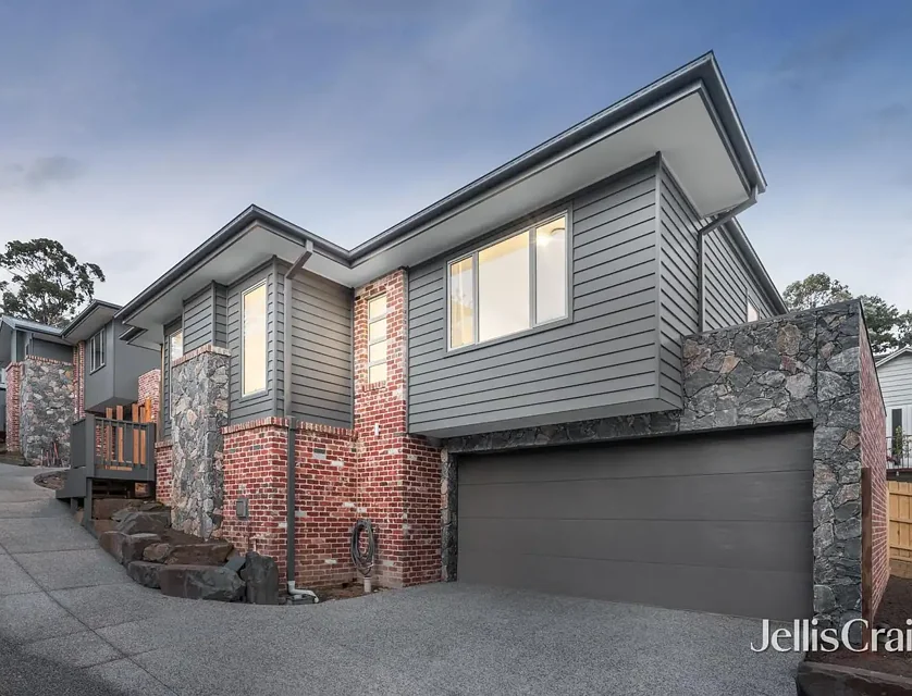 2/8A Bird Street, Eltham, VIC 3095, 3 slaapkamers, 2 badkamers, Townhouse