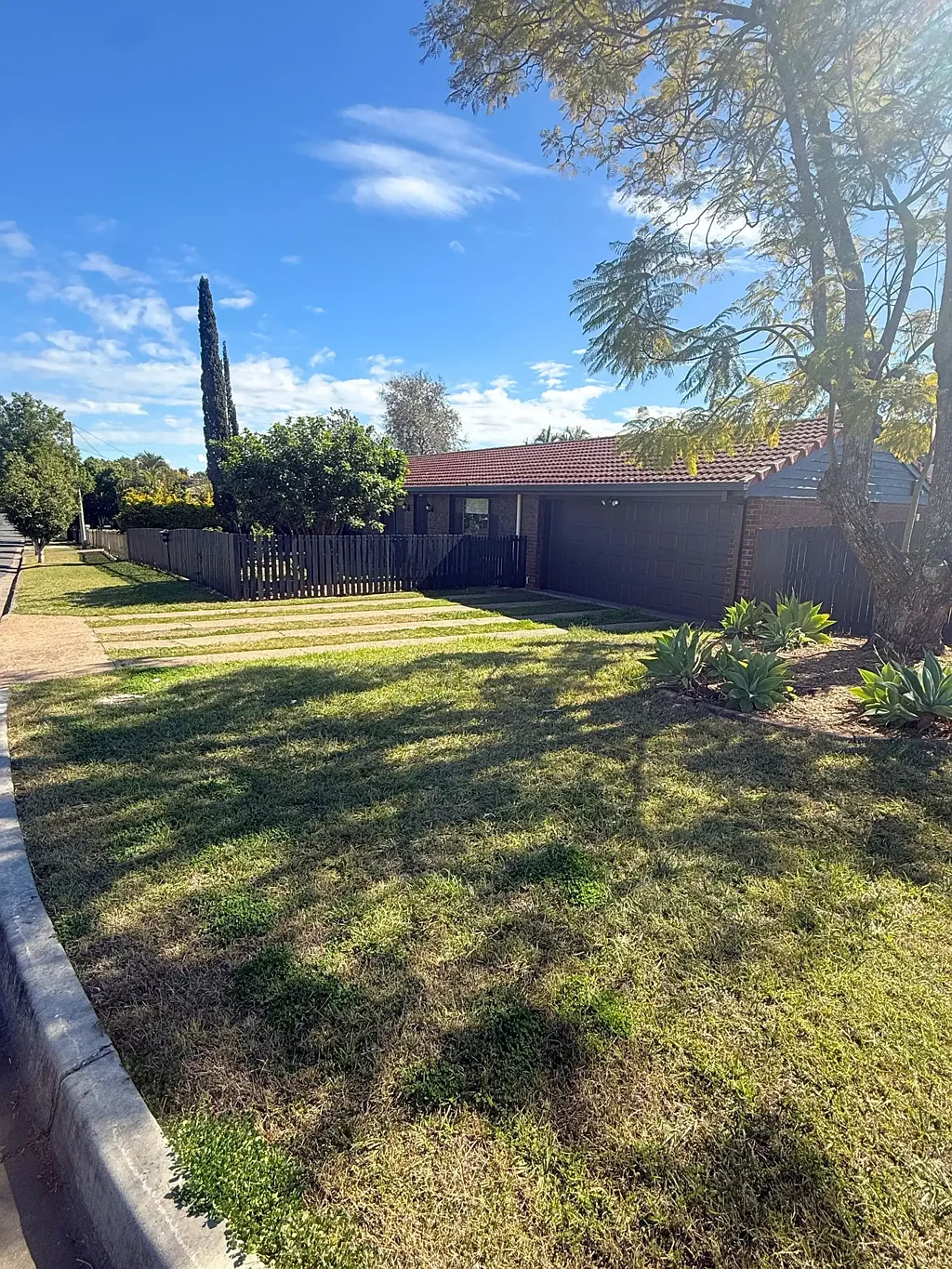 Beautifully Presented Family Home with Double Garage & Entertaining Area