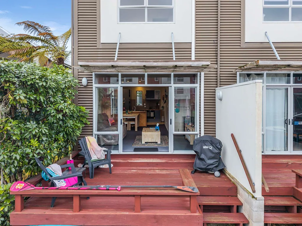 Tikitere 2chambre Waterfront Townhouse – Rare and Ready