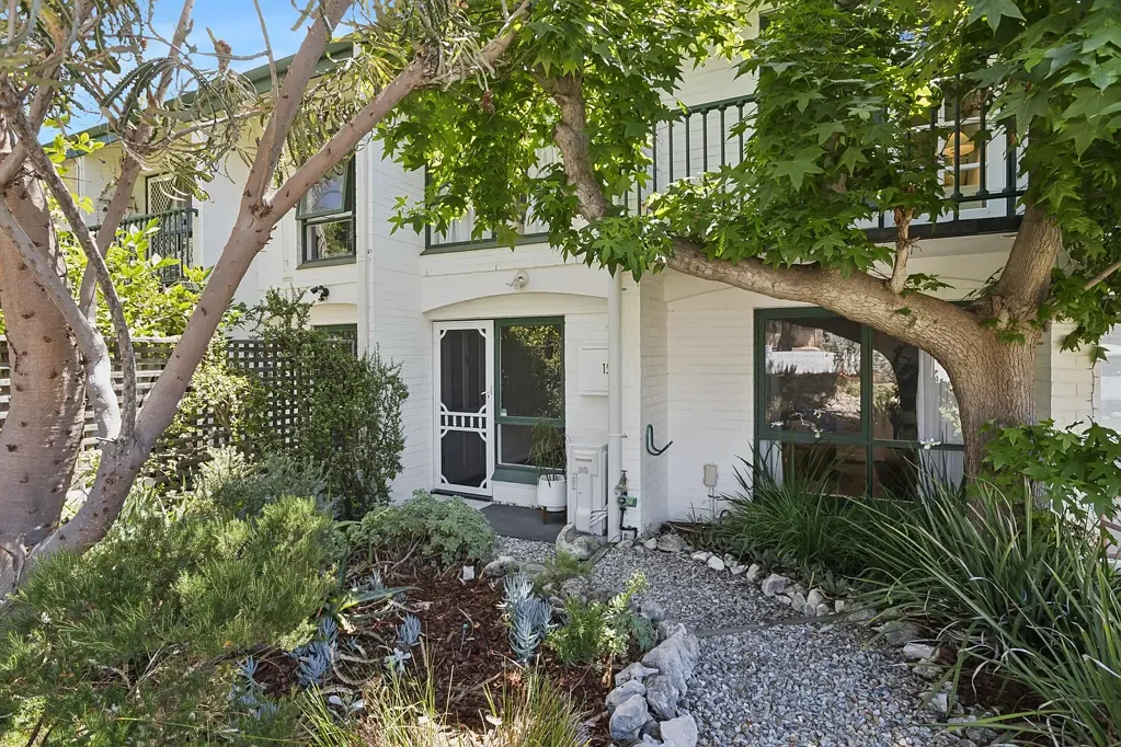 Sorrento 3ห้องนอน UNDER OFFER BY SANGITA FORREST Mob 0424 088 058