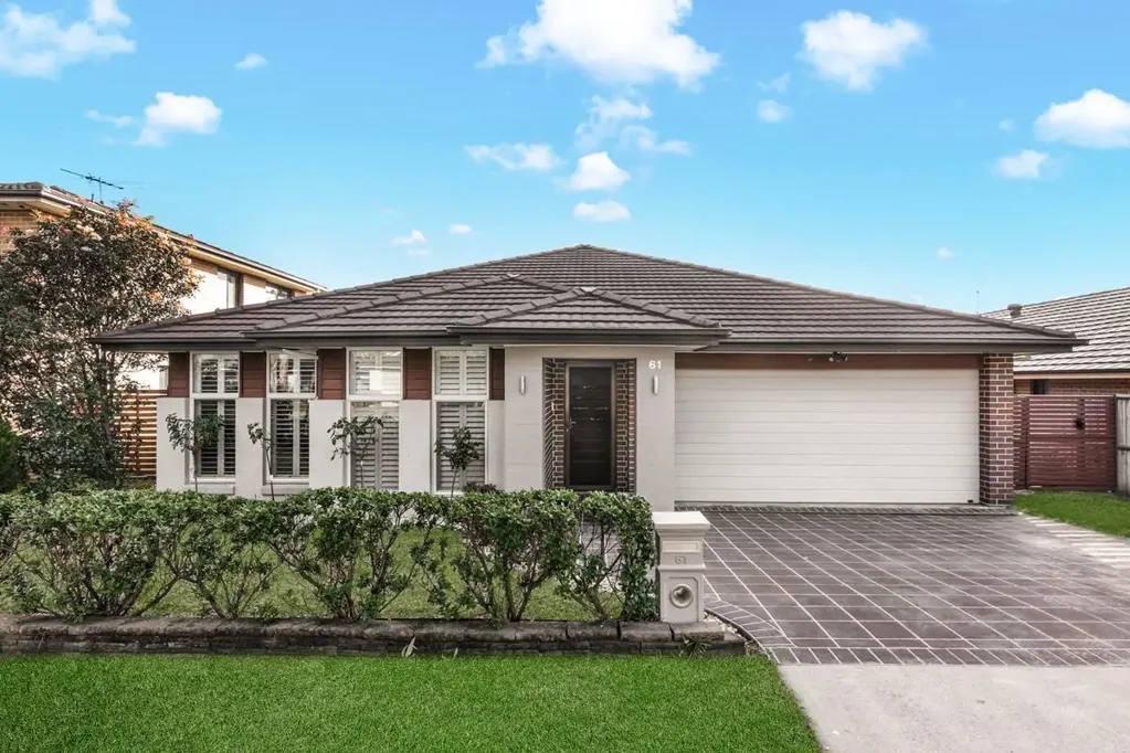 SINGLE LEVEL FAMILY HOME