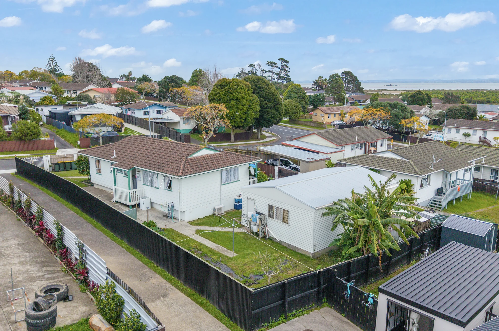 Clendon Park 3房  OCCUPY, INVEST, DEVELOP OR RENOVATE!