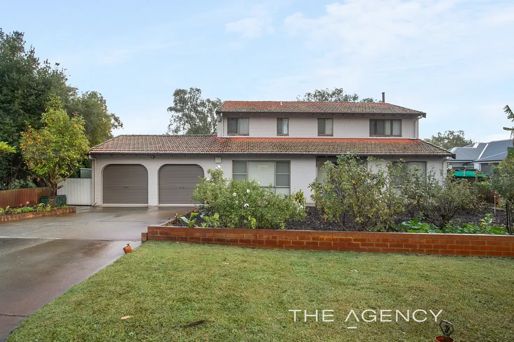 South Guildford 4房  "Premier River Front with a "Loder" Potential"