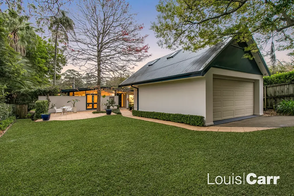 West Pennant Hills 4Phòng ngủ Lifestyle & Convenience: Private Retreat, Walk to CityBus, Schools & Shops