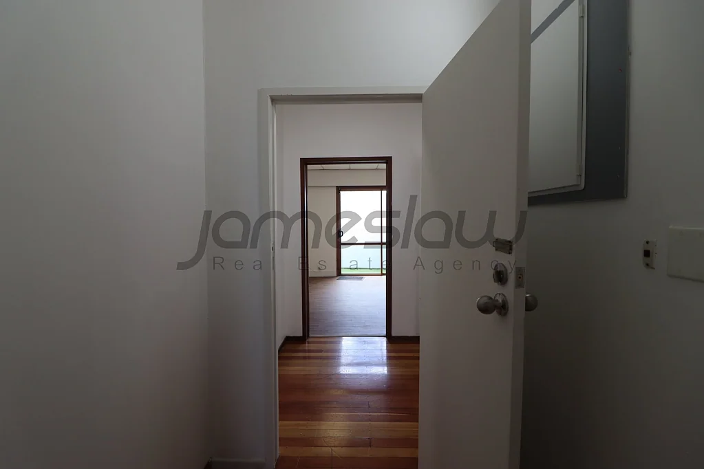 Otahuhu L1 Office Space with Entertaining Balcony