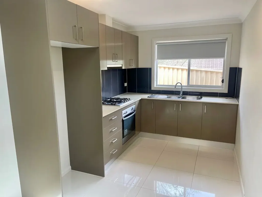 2 Bedroom With Own Driveway & Private Yard