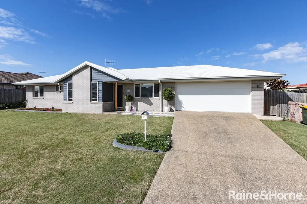 Beautiful spacious modern family home at Coral Cove