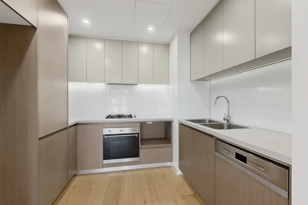 Spacious Two Bedroom Apartment with Carspace