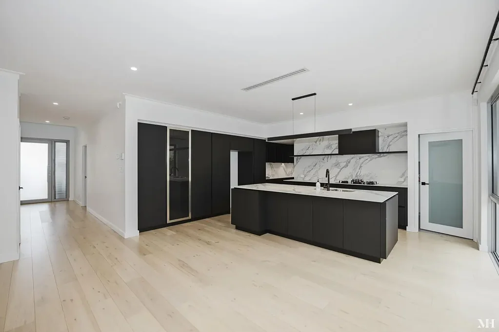 Luxury Two-Storey Family Home in Prime Winthrop Location