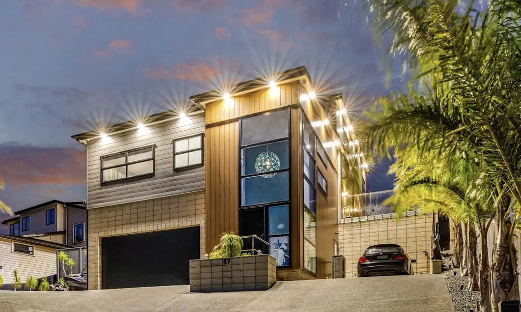 Arkles Bay 5房  Aluminium Clad Executive Home