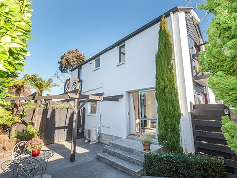 Saint Albans 2房  Private, Peaceful & Perfectly Positioned!