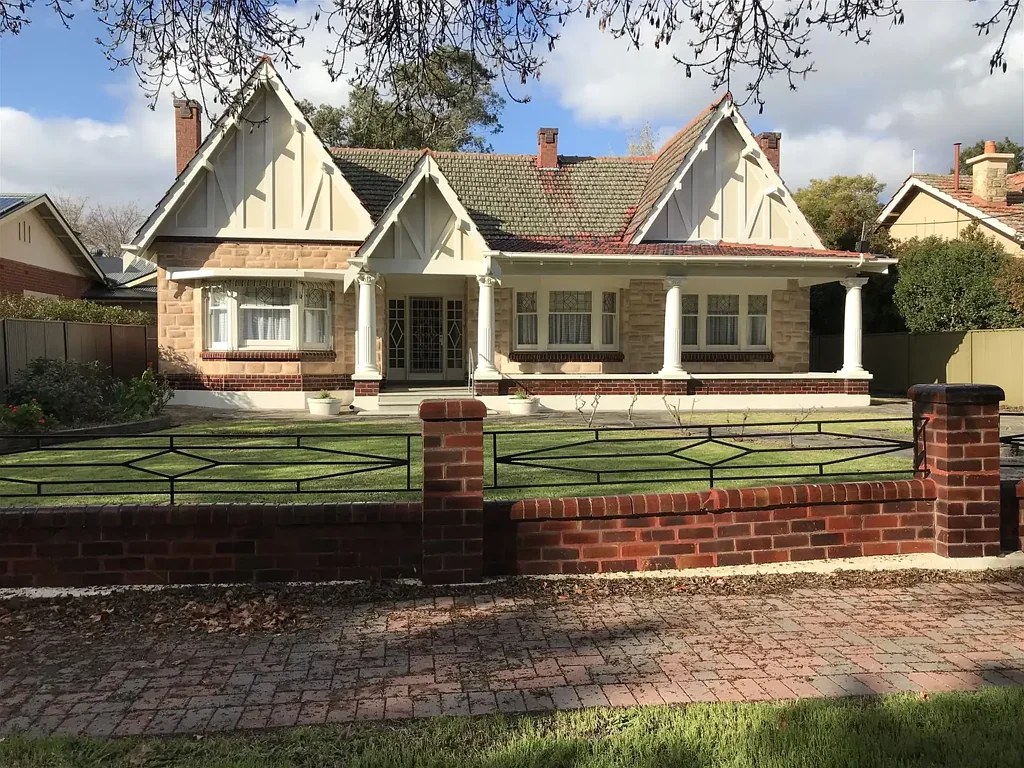 TUSMORE GRAND TUDOR