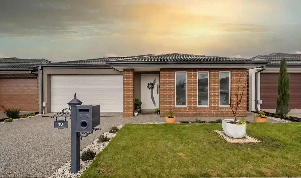 Modern Family Living with Space, Style & Comfort!