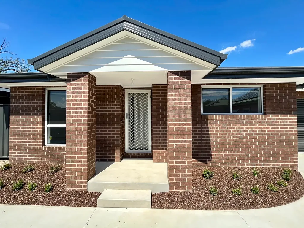 BRAND NEW CENTRALLY LOACTED TOWNHOUSE