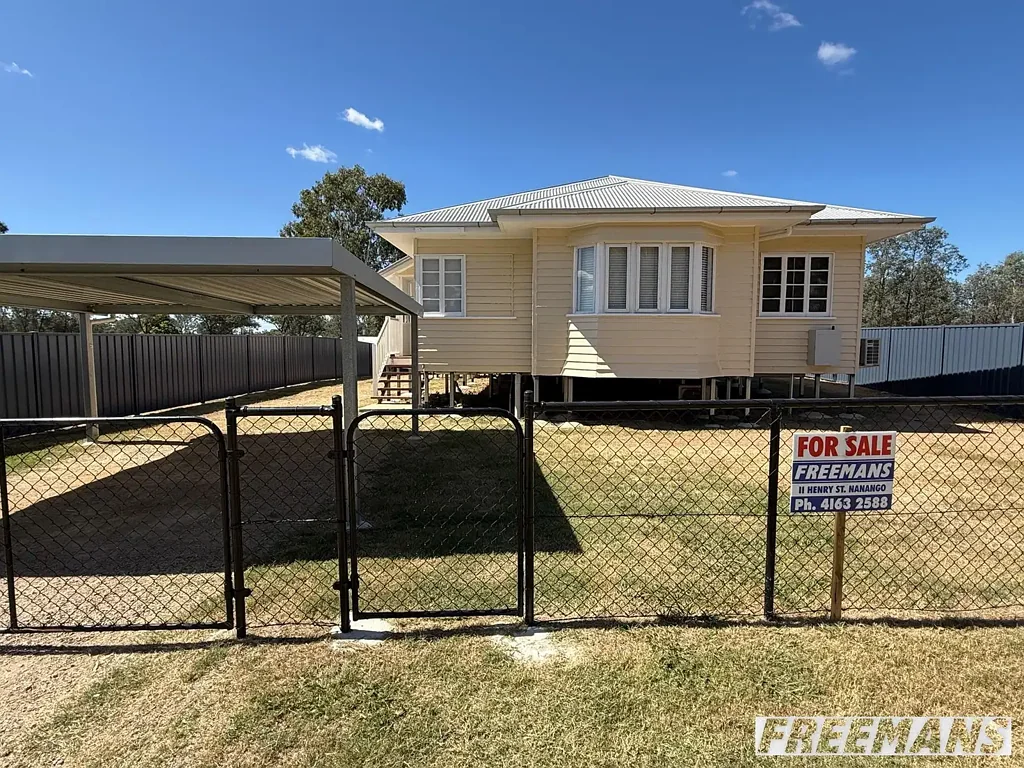 Nanango 4房 四卧宽敞卧室 主卧带套间浴凸窗 现代厨房电器 全屋硬木地板 宽敞后院露台 双车位大地块 高尔夫旁便利 Classic 4-Bedroom Home With Timeless Appeal