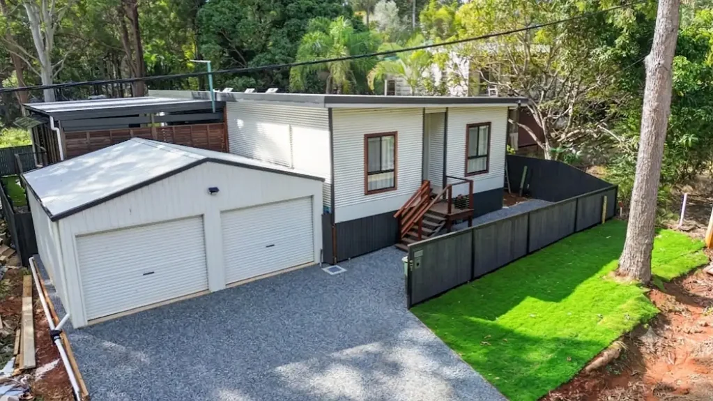 Russell Island 3房 绝对完美 - $665,000 Absolutely Immaculate  -  $665,000