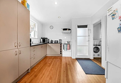 Contemporary Comfort in Red Hill – Perfect Fam...