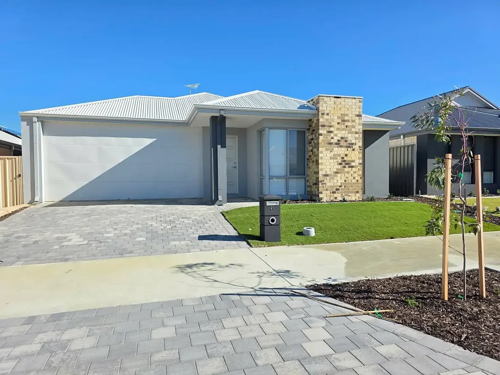 Gorgeous Family Home with Theatre in booming Lakelands!