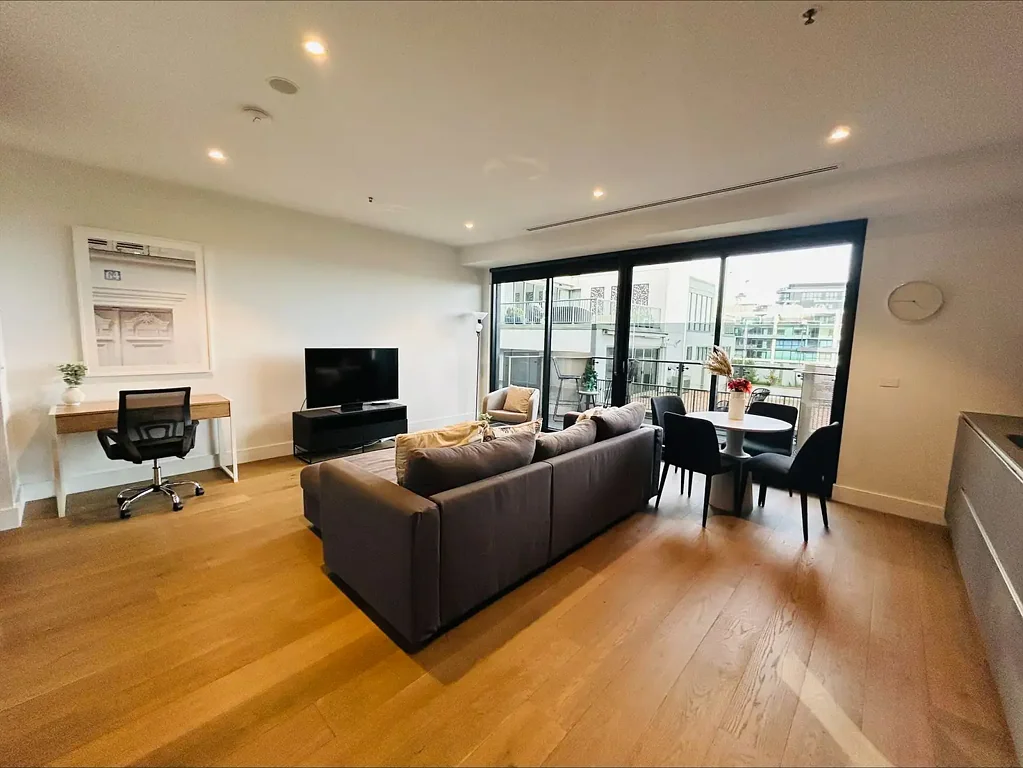 Luxury Fully Furnished Apartment with Breathtaking Park & Bay Views