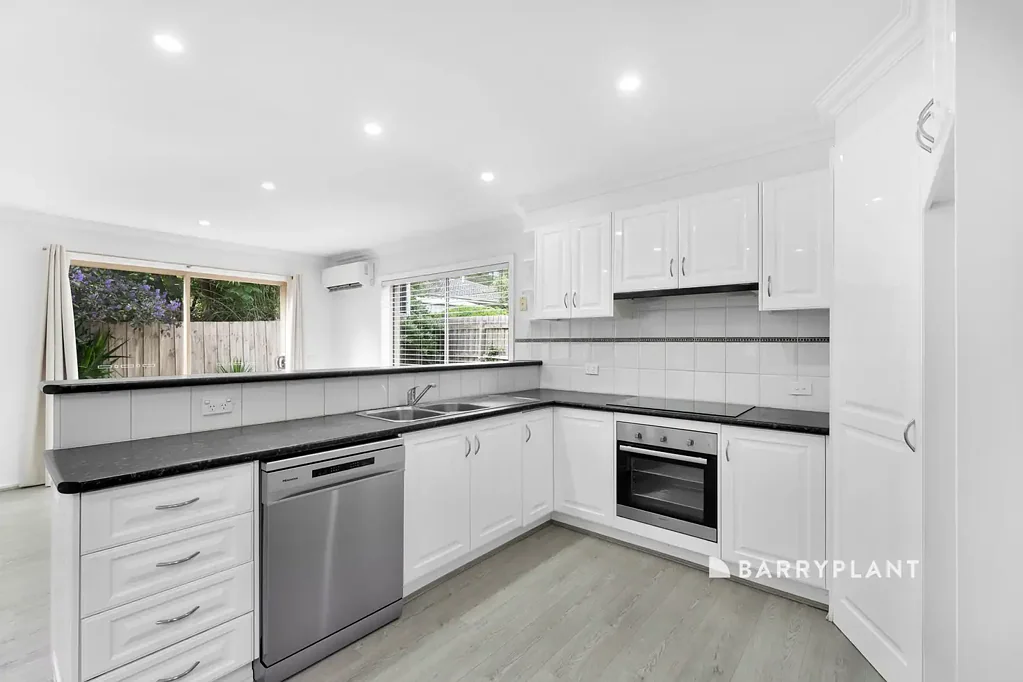 Narre Warren South 4침실 Experience Modern Comfort – No Body Corporate!