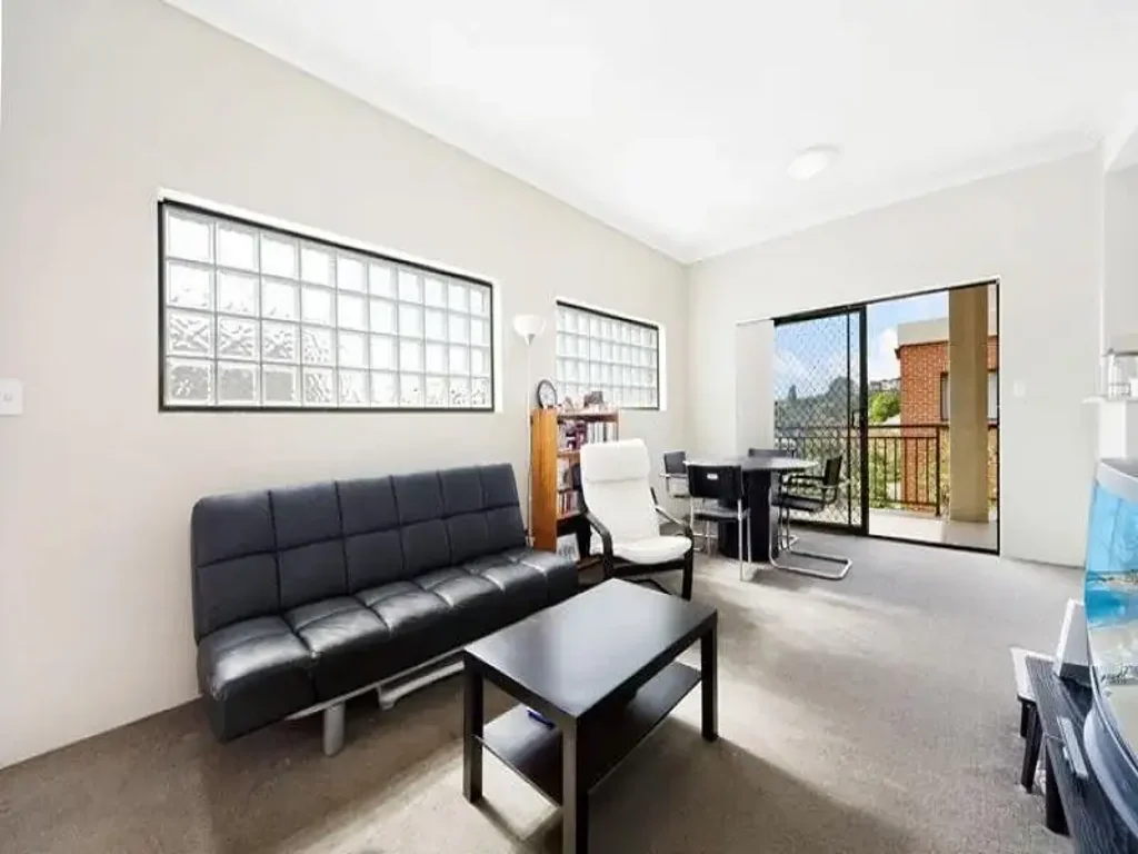 Spacious Two-Bedroom Apartment in Convenient Location