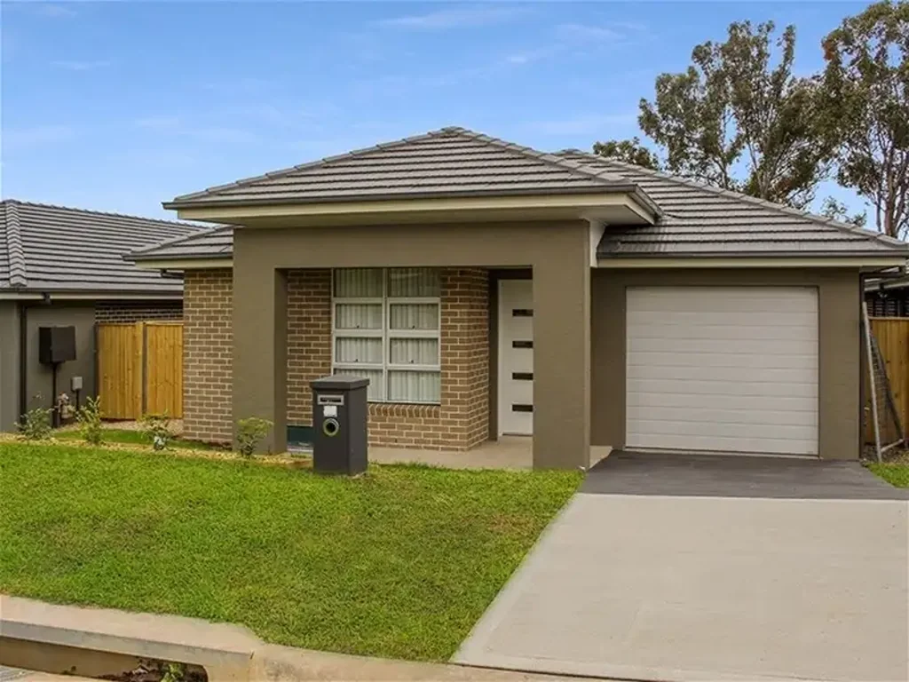12 Oakhill Crescent, Colebee, NSW 2761