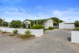 143 Moores Drive, Hardwicke Bay