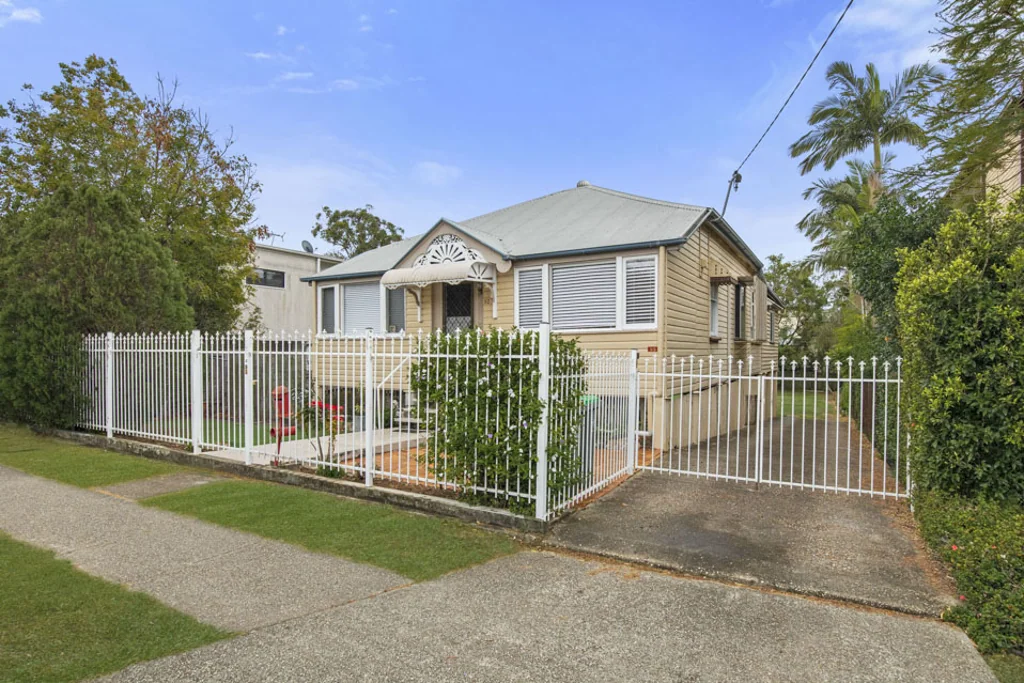 Live in the heart of Clayfield
