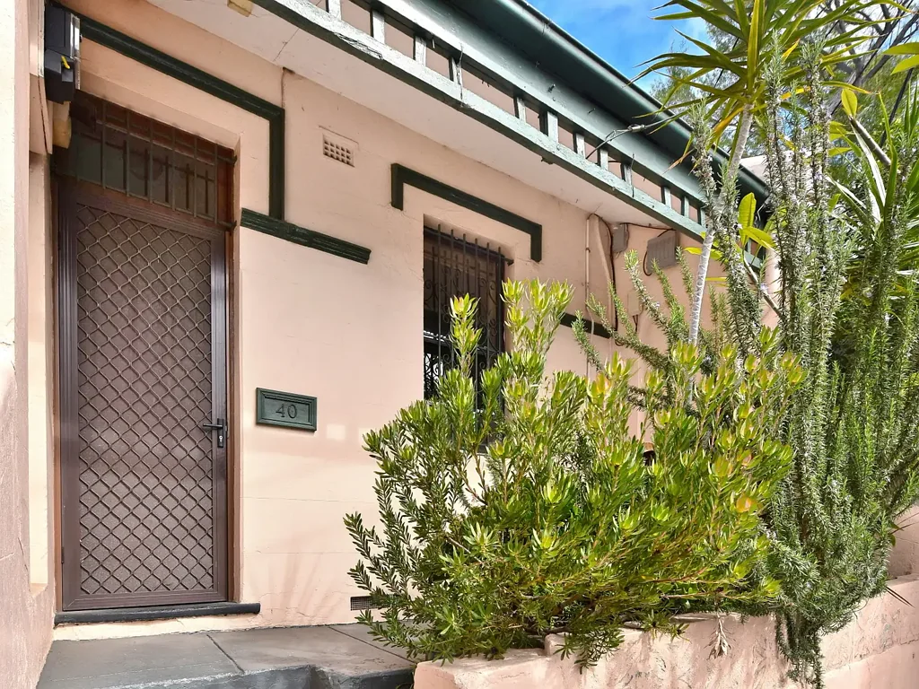 Charming Victorian Cottage In Prime Newtown Location