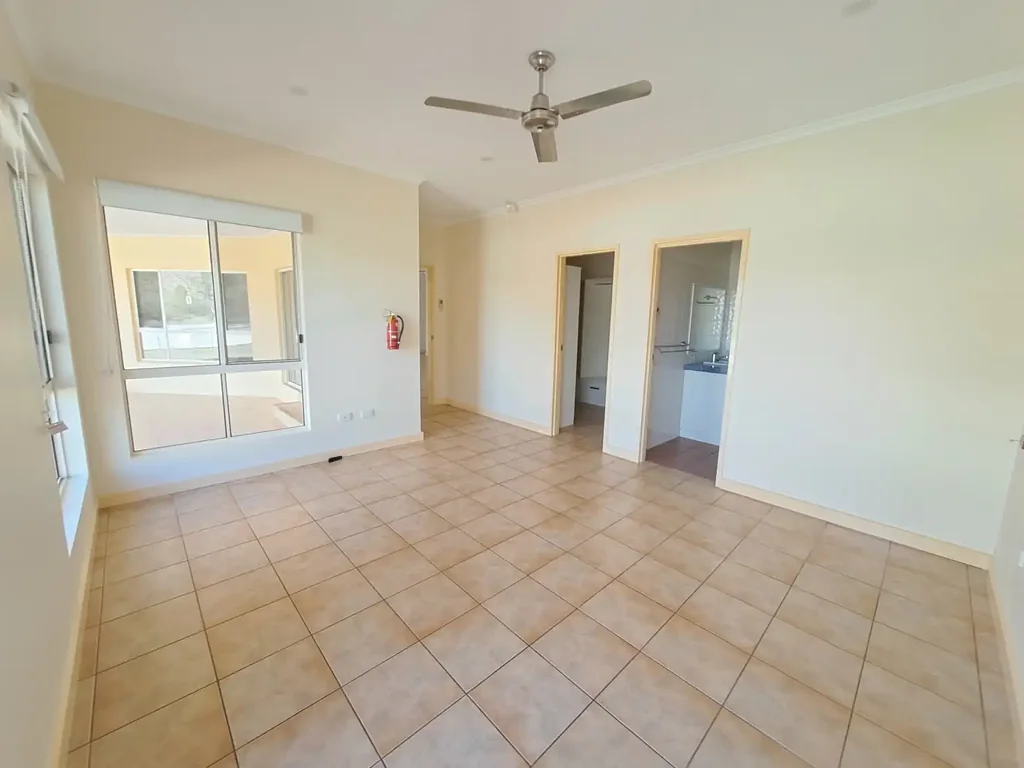 MODERN THREE BEDROOM, 1 X STUDY, TWO BATHROOM HOME