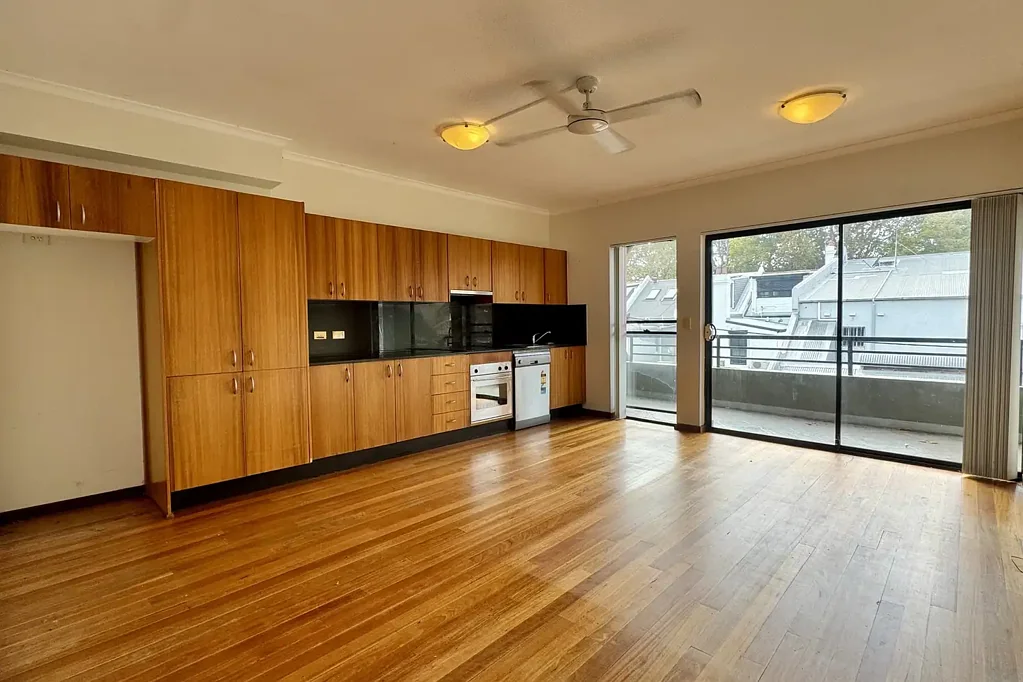 **AVAILABLE NOW!! Spacious One Bedroom Apartment in the heart of Surry Hills -