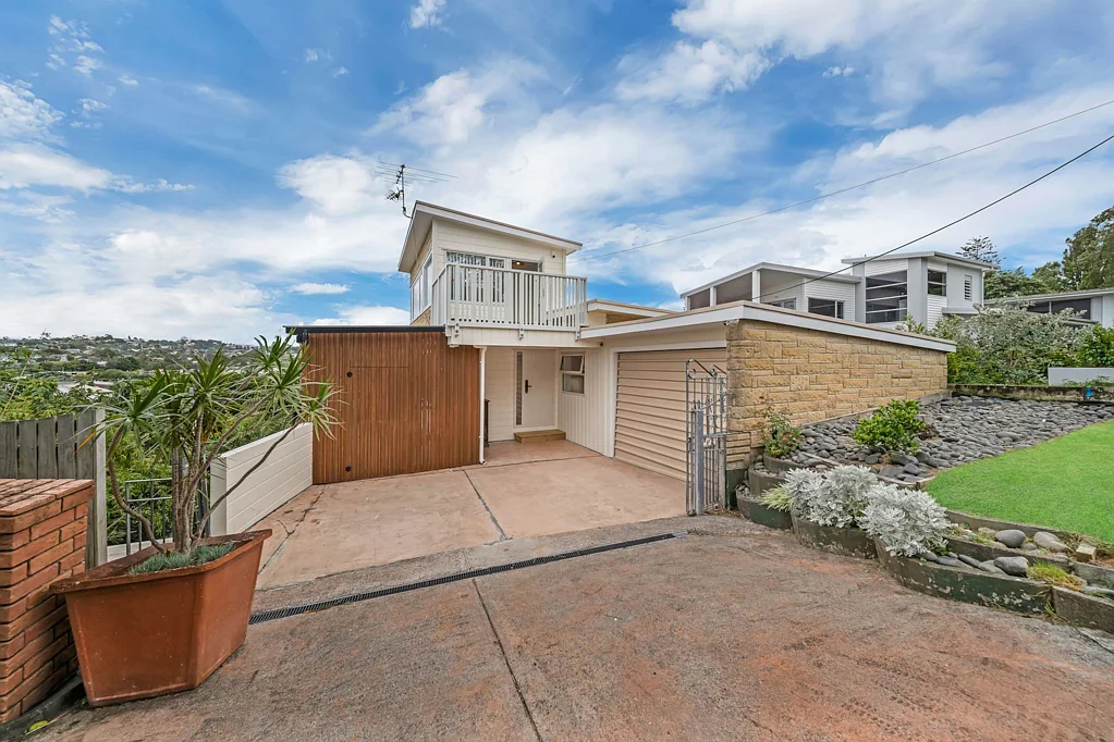 Browns Bay 2침실 696m² Freehold  Coastal Gem  Panoramic Sea Views