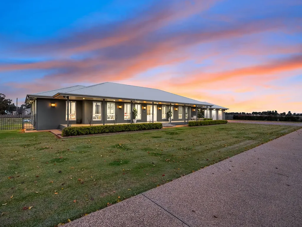 6 Thompson Road, Hanwood, NSW 2680