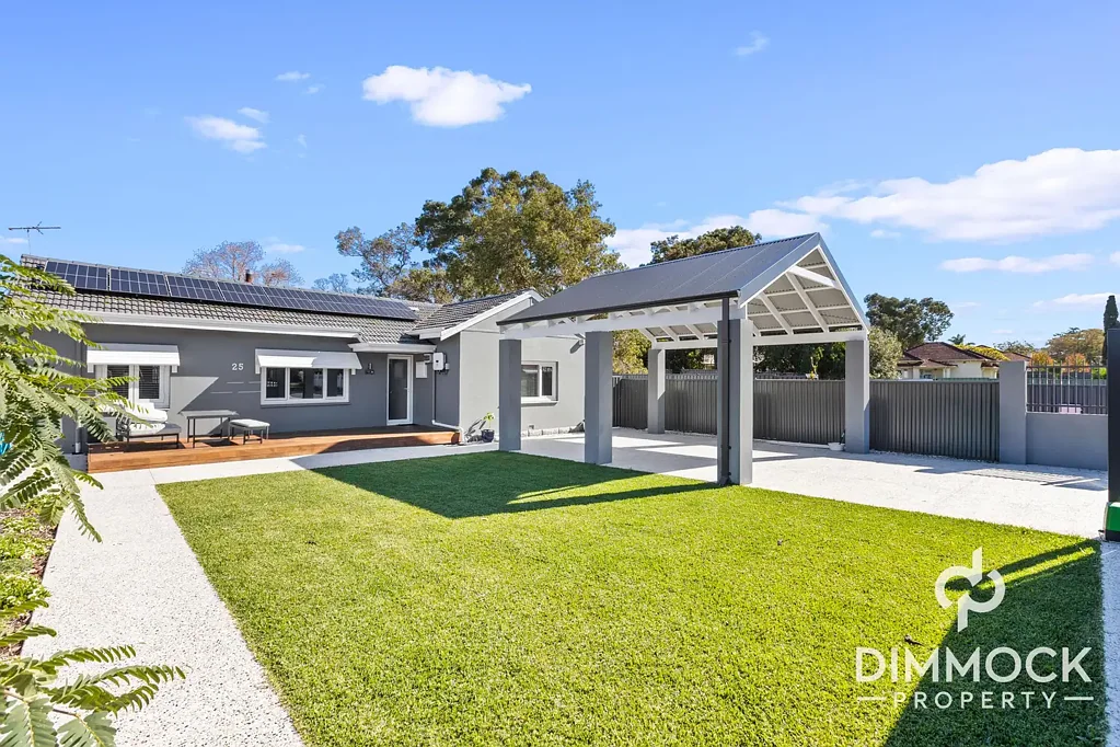 Character Charm with Modern Comfort in a Prime Alfred Cove Location