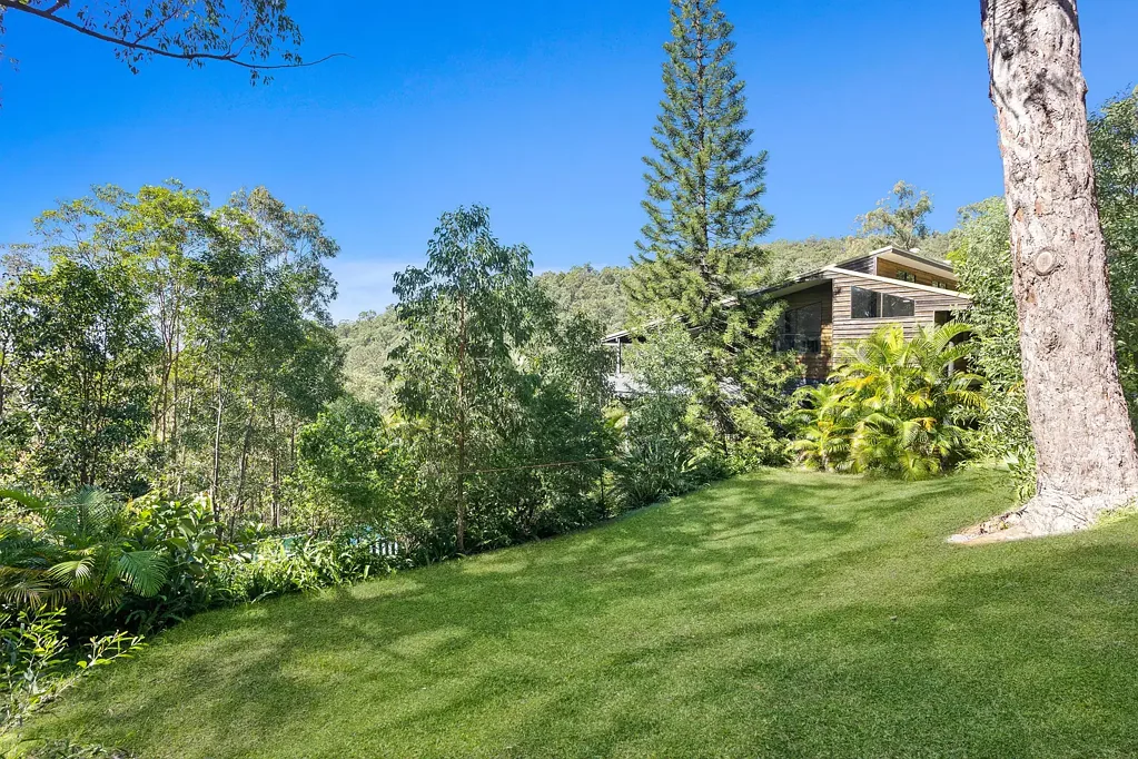 Mudgeeraba 5ห้องนอน DUAL LIVING WITH ENDLESS COASTLINE VIEWS !