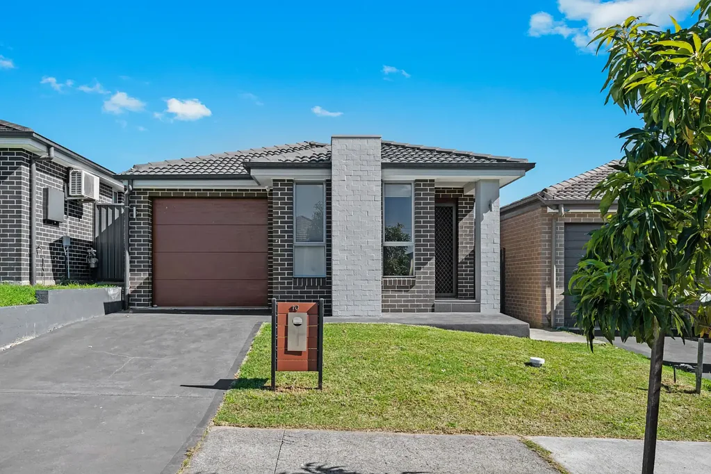 Gregory Hills 3침실 Spacious Family Home in a Peaceful Location!