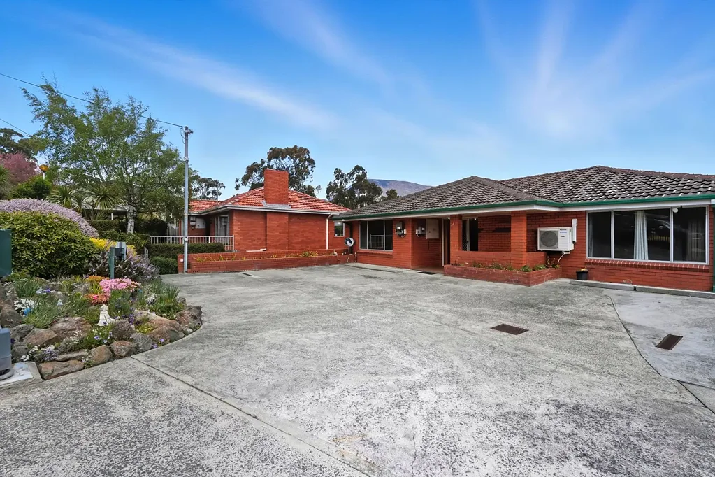 Immaculately presented 3 Bedroom Unit