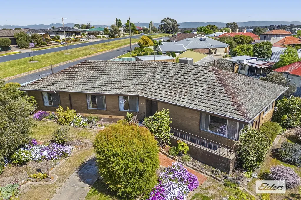 Stawell 4房  First Time Offered for Sale – Spacious Family Home on 980m²