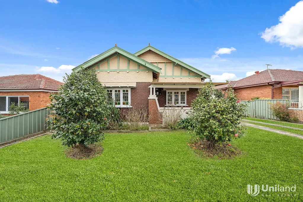 Merrylands 3ਬੈੱਡਰੂਮ Timeless Family Charm | Walk to Station & Park