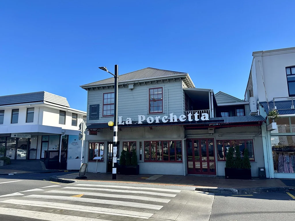 Parnell Functional full floor overlooking Heard Park