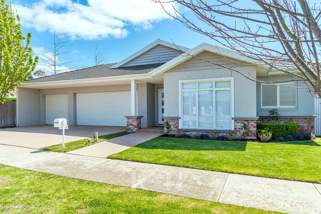 Gisborne 4部屋 Luxury Family Living with Triple Garage & Bespoke Entertaining Spaces