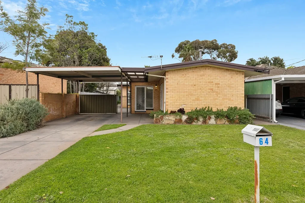 Ascot Park 3 Slaapkamer Comfortable Living with Exciting Potential in Ascot Park
