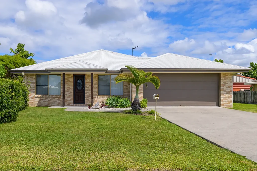 Tin Can Bay 3Kwarto Modern 3 Bedroom Brick Home