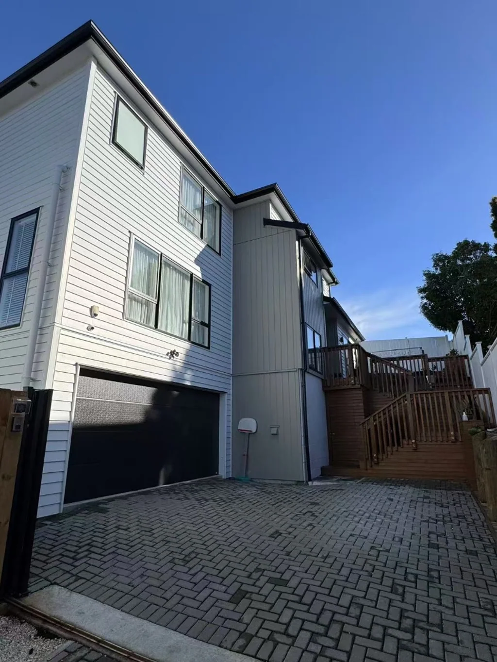 Discover Your Dream Family Home in Beautiful Mairangi Bay!