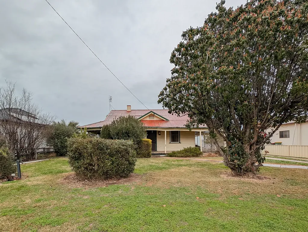 Kerang 2ਬੈੱਡਰੂਮ Charming Older-Style Home – Ideal Renovation Opportunity