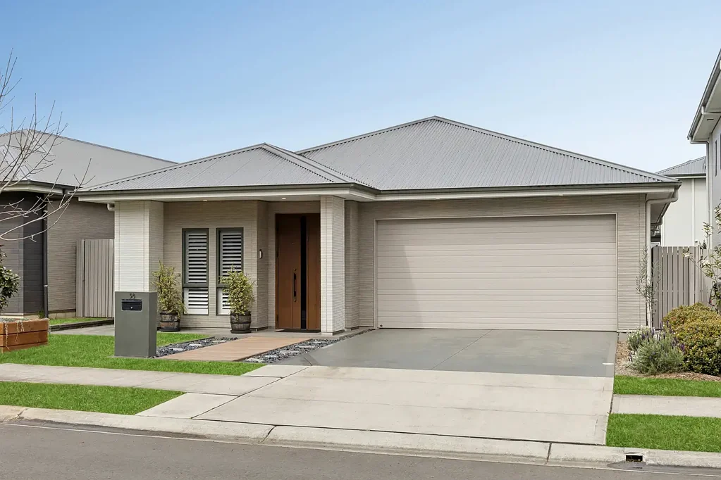 Gledswood Hills 4બેડરૂમ Refined Family Living in a Coveted Peaceful Setting