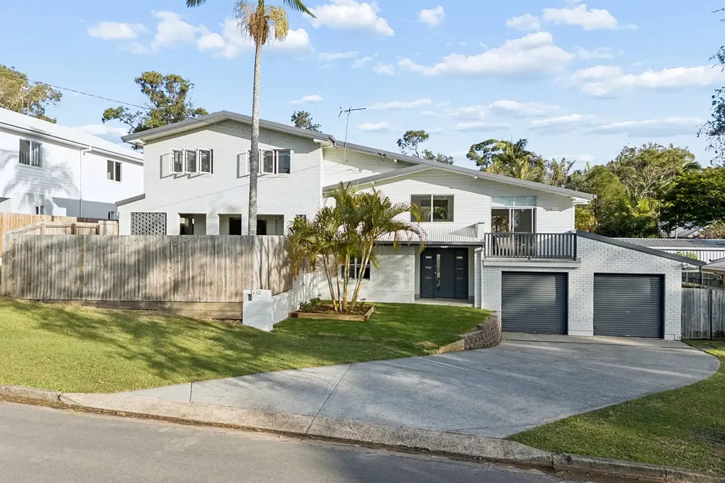 Capalaba 6房 Capalaba便捷位置 6卧3卫宽敞 4车位充足 娱乐庭院开阔 家庭理想之选 MULTI GENERATIONAL LIVING FOR BIG FAMILIES