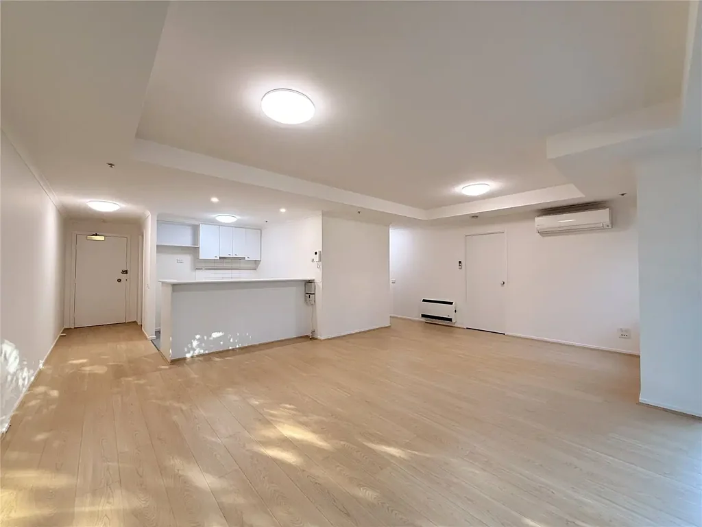 Newly Refurbished 3 Bedrooms Apartment